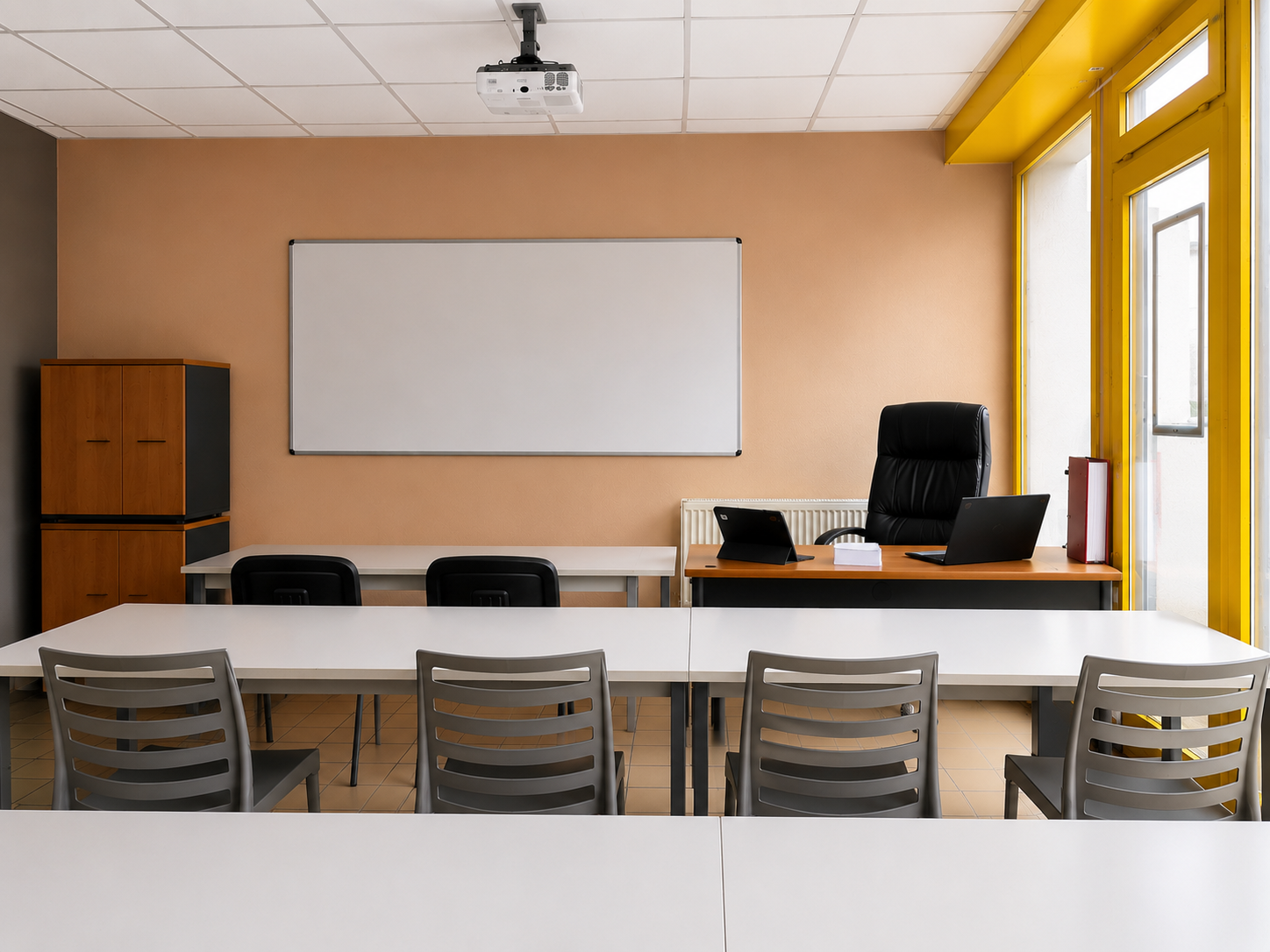 Centre de formation Personeni Clerc à Besançon (Doubs – 25) spécialisé dans les formations de moniteur auto-école TP ECSR, moniteur moto CCS deux-roues, moniteur poids lourd CCS groupe lourd et gérant d’auto-école (réactualisation des connaissances).